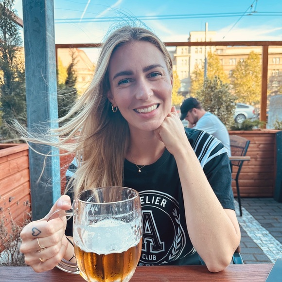 Meet your Posher, Anna - Picture 2 of 5